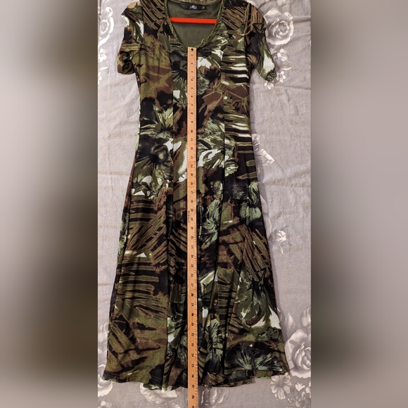 Woman's Dress - Picture 5 of 9